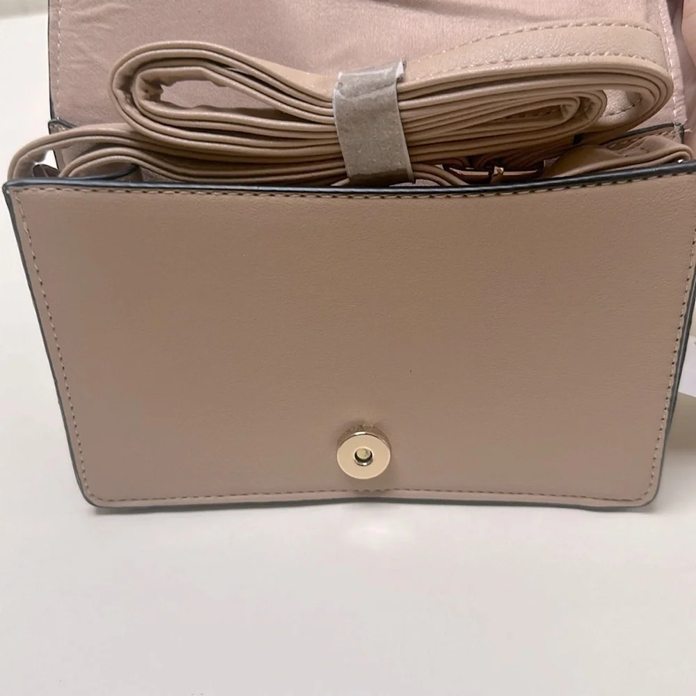 ❤️ 🆕 CRUISE CLUB BABY SACHEL CLASPS TAN 8” x 3” x 6.5”